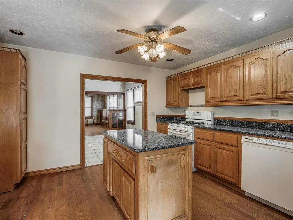 Photo 19 — 619 S 6th Street, Chickasha, OK 73018