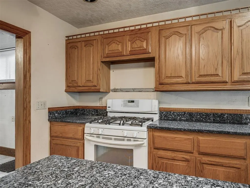 Photo 20 — 619 S 6th Street, Chickasha, OK 73018