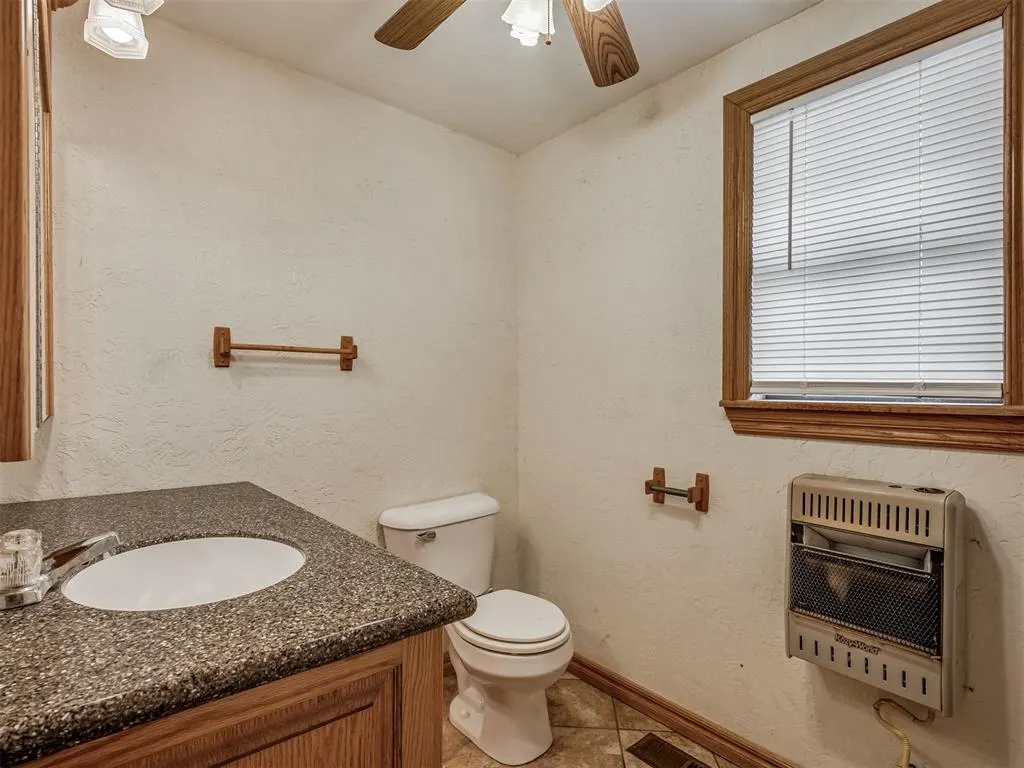 Photo 35 — 619 S 6th Street, Chickasha, OK 73018