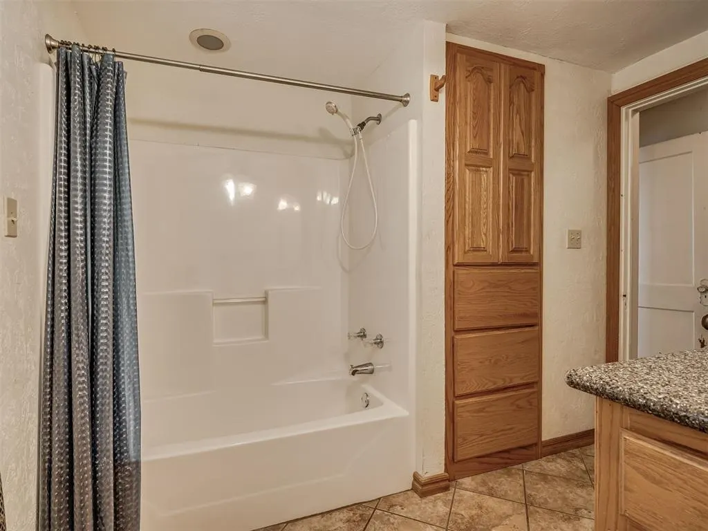 Photo 37 — 619 S 6th Street, Chickasha, OK 73018