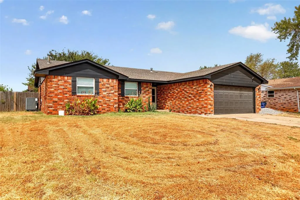 Photo 2 — 2722 S Estate Drive, El Reno, OK 73036