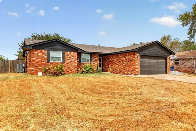 Photo 2 — 2722 S Estate Drive, El Reno, OK 73036