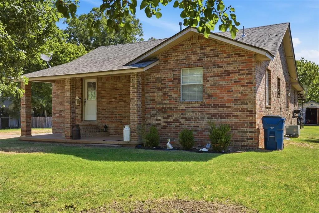Photo 4 — 605 SW 7th Street, Lindsay, OK 73052