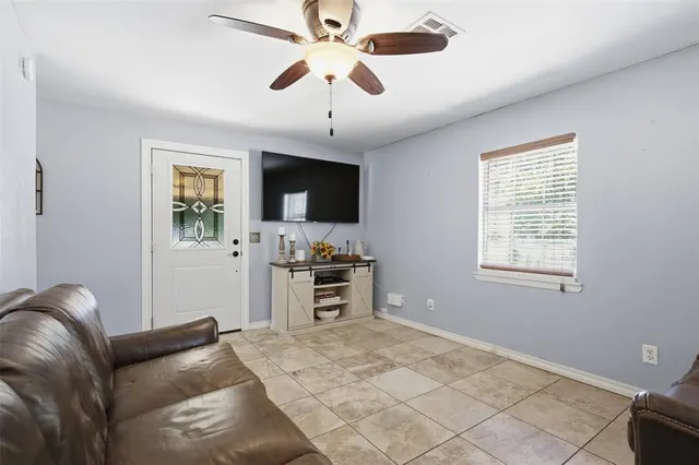 Photo 5 — 605 SW 7th Street, Lindsay, OK 73052