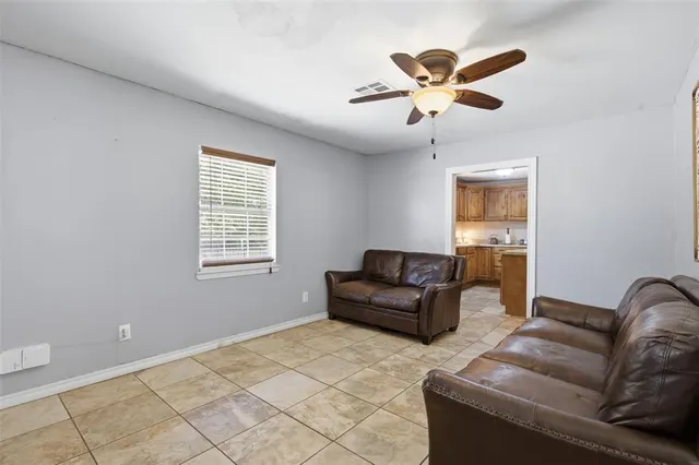Photo 6 — 605 SW 7th Street, Lindsay, OK 73052