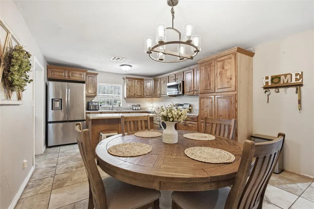 Photo 7 — 605 SW 7th Street, Lindsay, OK 73052