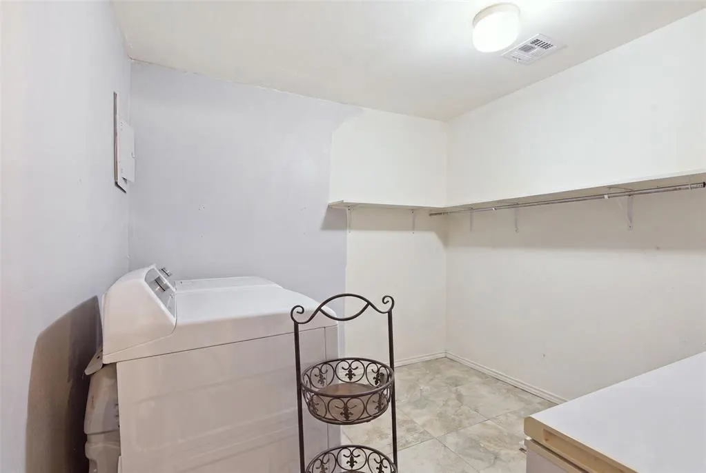 Photo 9 — 605 SW 7th Street, Lindsay, OK 73052