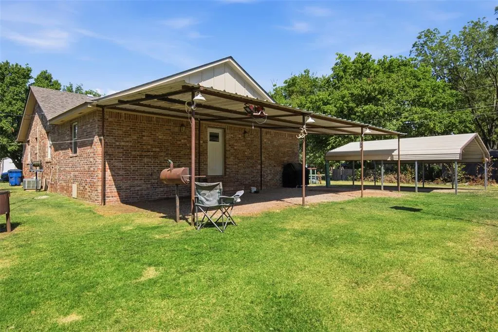 Photo 23 — 605 SW 7th Street, Lindsay, OK 73052