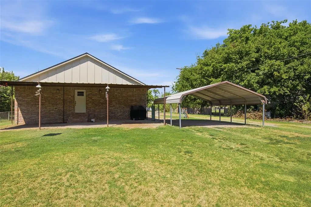 Photo 24 — 605 SW 7th Street, Lindsay, OK 73052