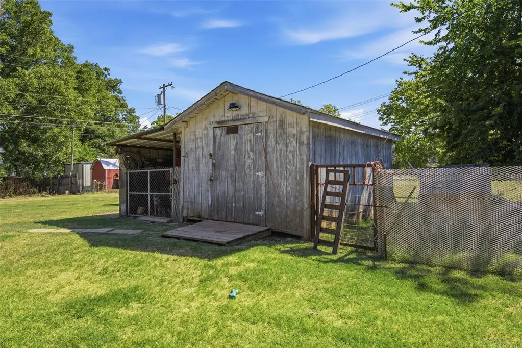 Photo 25 — 605 SW 7th Street, Lindsay, OK 73052