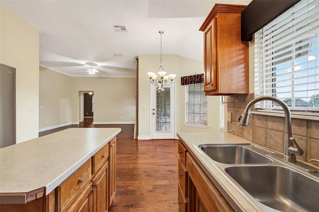 Photo 9 — 1721 Fawn Valley Lane, Edmond, OK 73003