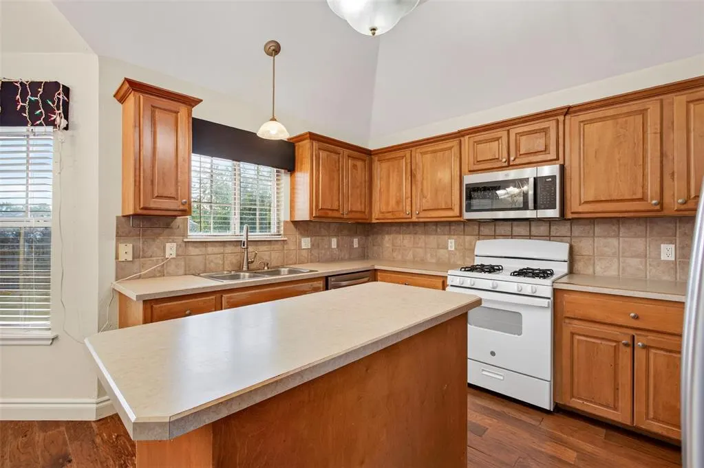 Photo 10 — 1721 Fawn Valley Lane, Edmond, OK 73003