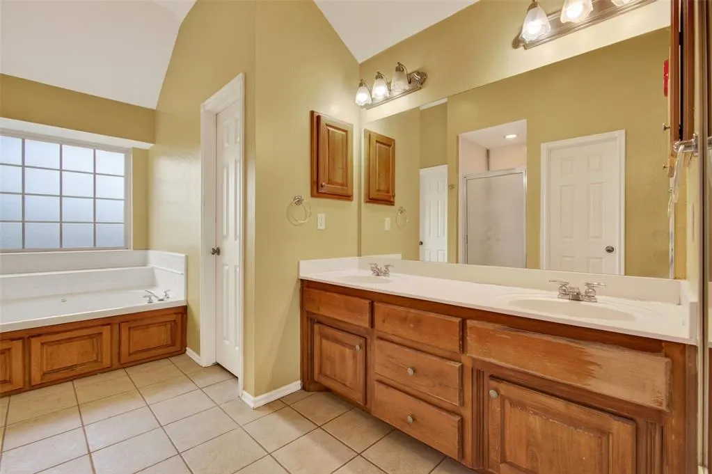 Photo 17 — 1721 Fawn Valley Lane, Edmond, OK 73003