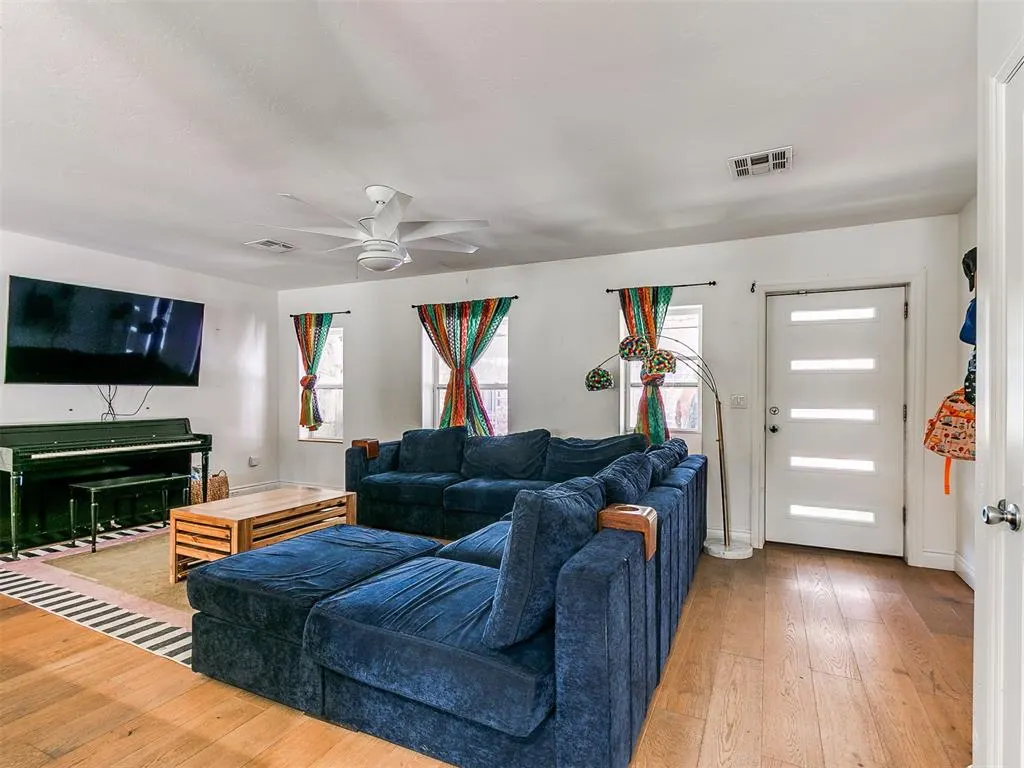 Photo 9 — 1719 NW 12th Street, Oklahoma City, OK 73106