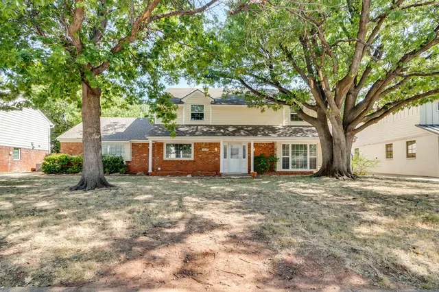 Photo 2 — 3037 Stonybrook Road, Oklahoma City, OK 73120