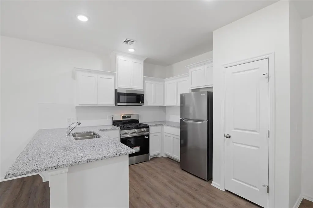 Photo 3 — 10613 SW 17th Terrace, Yukon, OK 73099