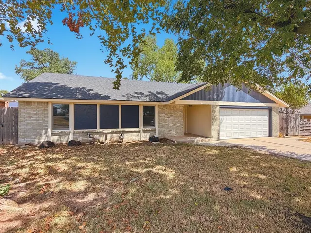 Photo 2 — 504 SW 26th Place, El Reno, OK 73036