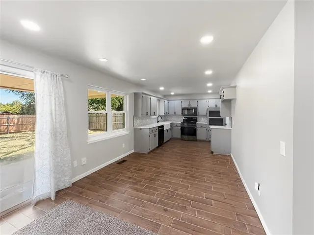 Photo 6 — 504 SW 26th Place, El Reno, OK 73036