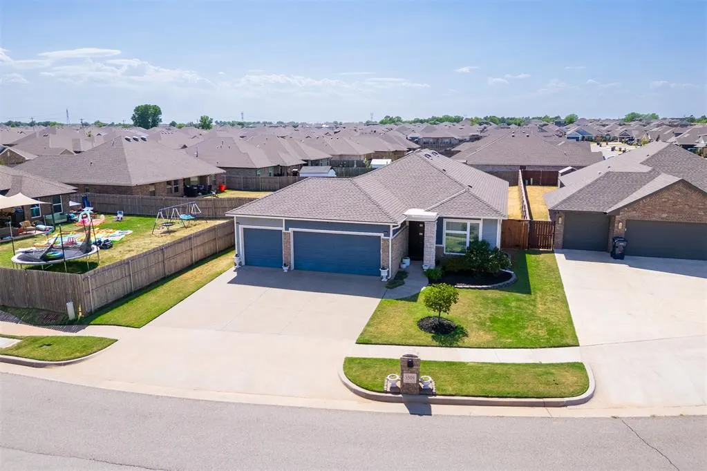 Front exterior — 3509 Upland Ridge Drive, Yukon, OK 73099