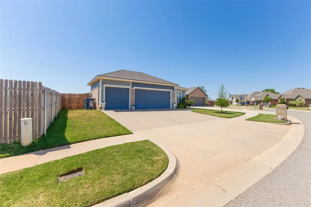 Photo 2 — 3509 Upland Ridge Drive, Yukon, OK 73099
