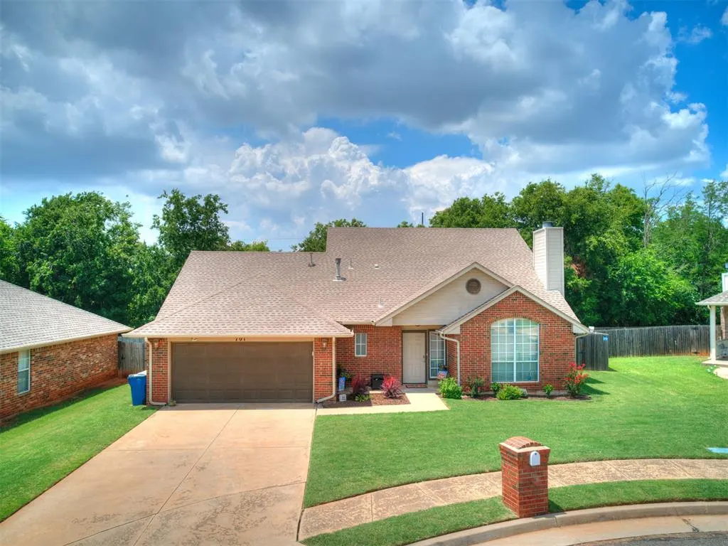 Front exterior — 701 Taber Lane, Edmond, OK 73003