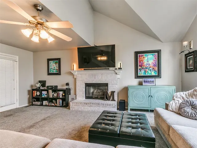 Photo 2 — 701 Taber Lane, Edmond, OK 73003