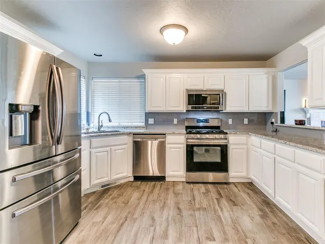 Photo 6 — 701 Taber Lane, Edmond, OK 73003