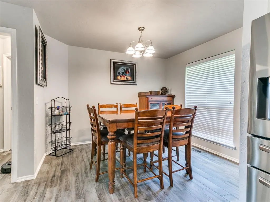 Photo 8 — 701 Taber Lane, Edmond, OK 73003