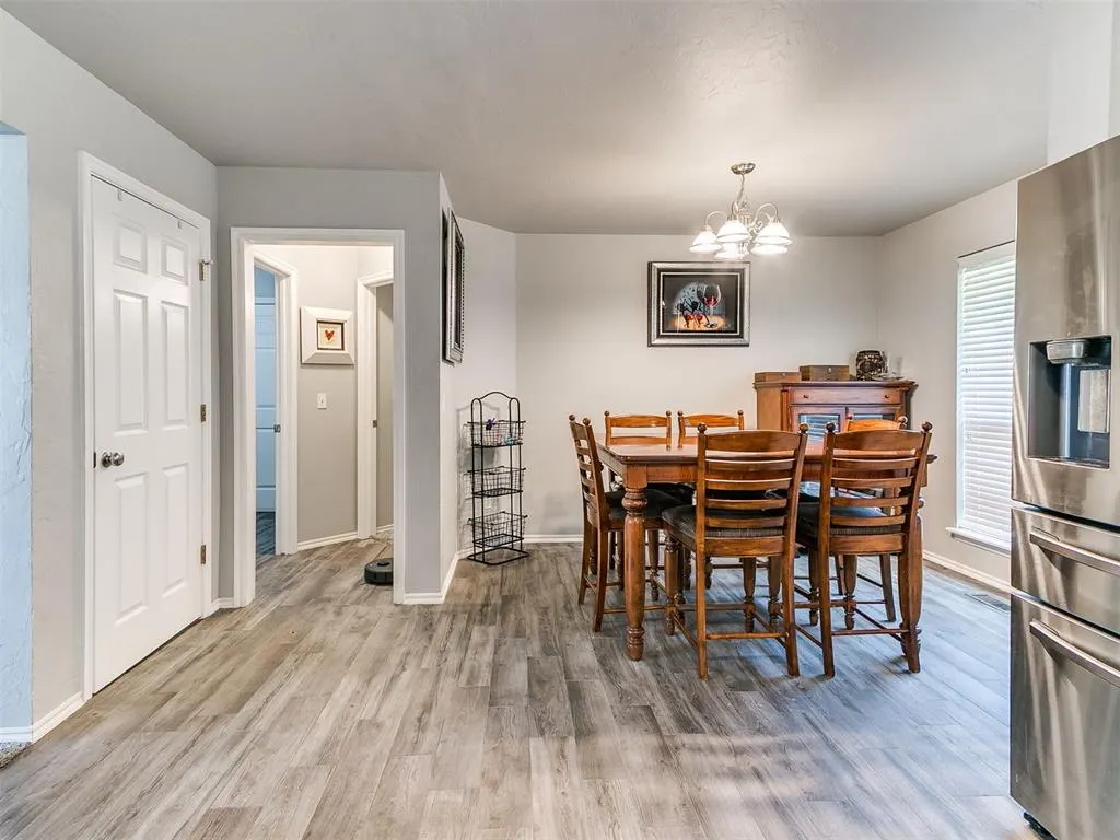 Photo 9 — 701 Taber Lane, Edmond, OK 73003