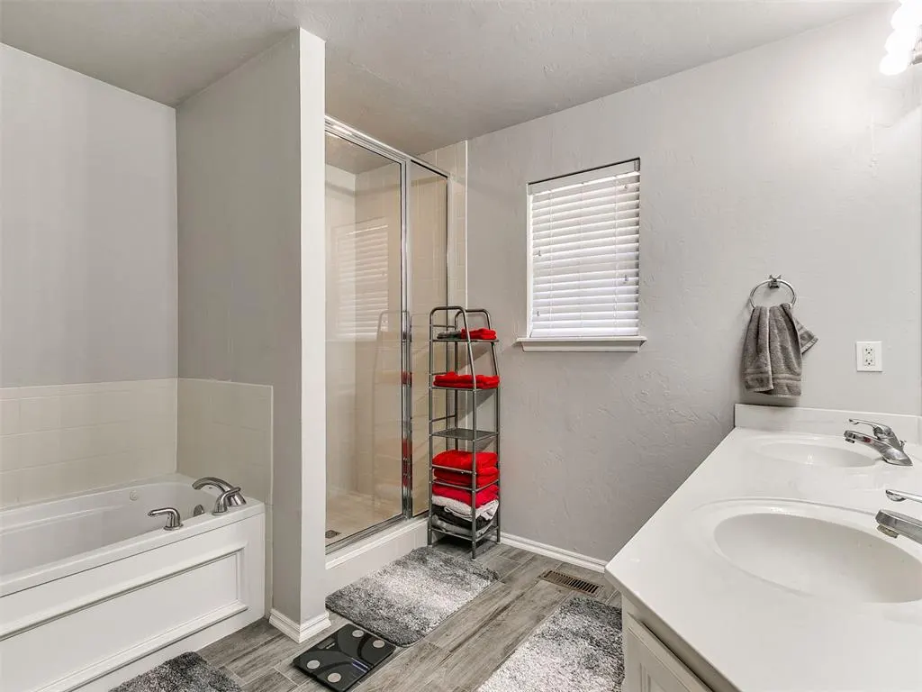 Photo 13 — 701 Taber Lane, Edmond, OK 73003