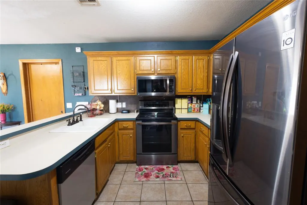 Photo 8 — 7900 S Cimarron Road, Mustang, OK 73064