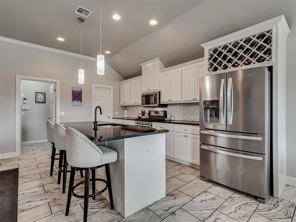 Photo 11 — 18512 Winamack Road, Edmond, OK 73012