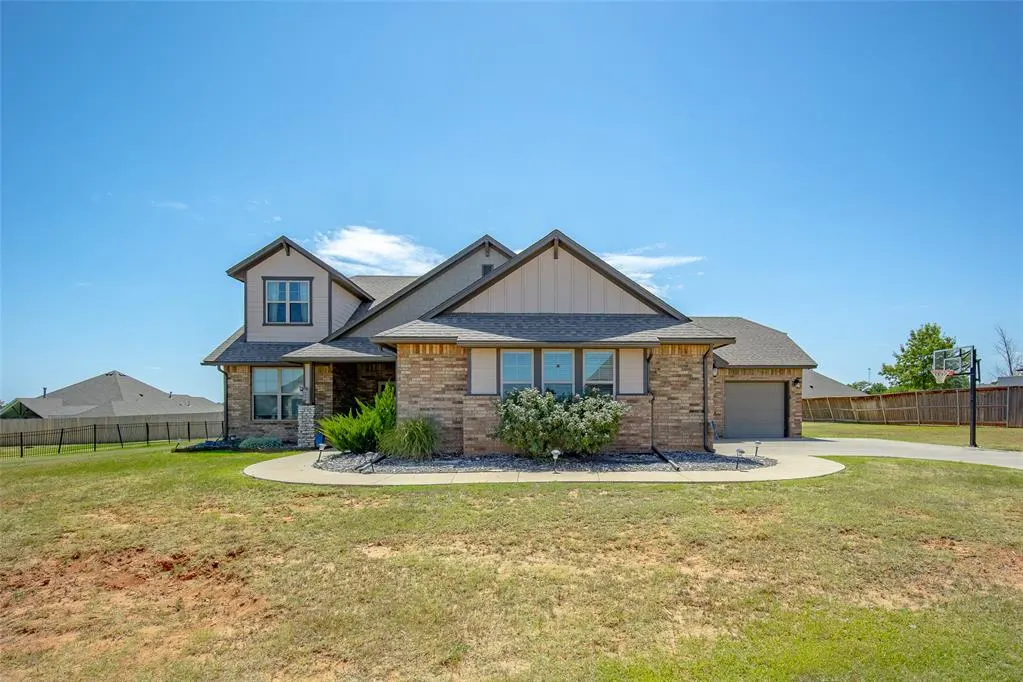 Front exterior — 18392 Chuckwagon Trail, Norman, OK 73072