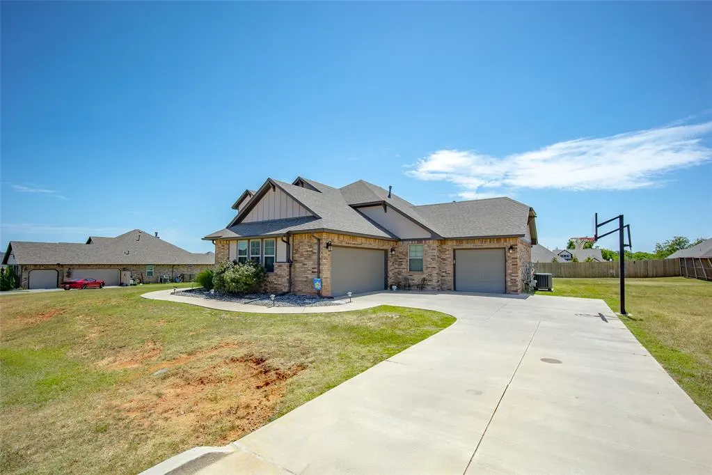 Photo 2 — 18392 Chuckwagon Trail, Norman, OK 73072