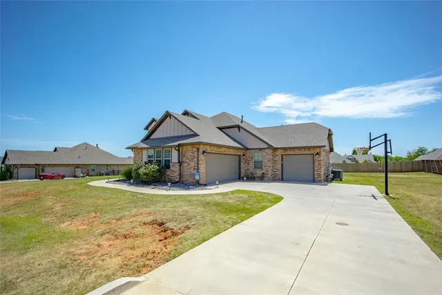 Photo 2 — 18392 Chuckwagon Trail, Norman, OK 73072