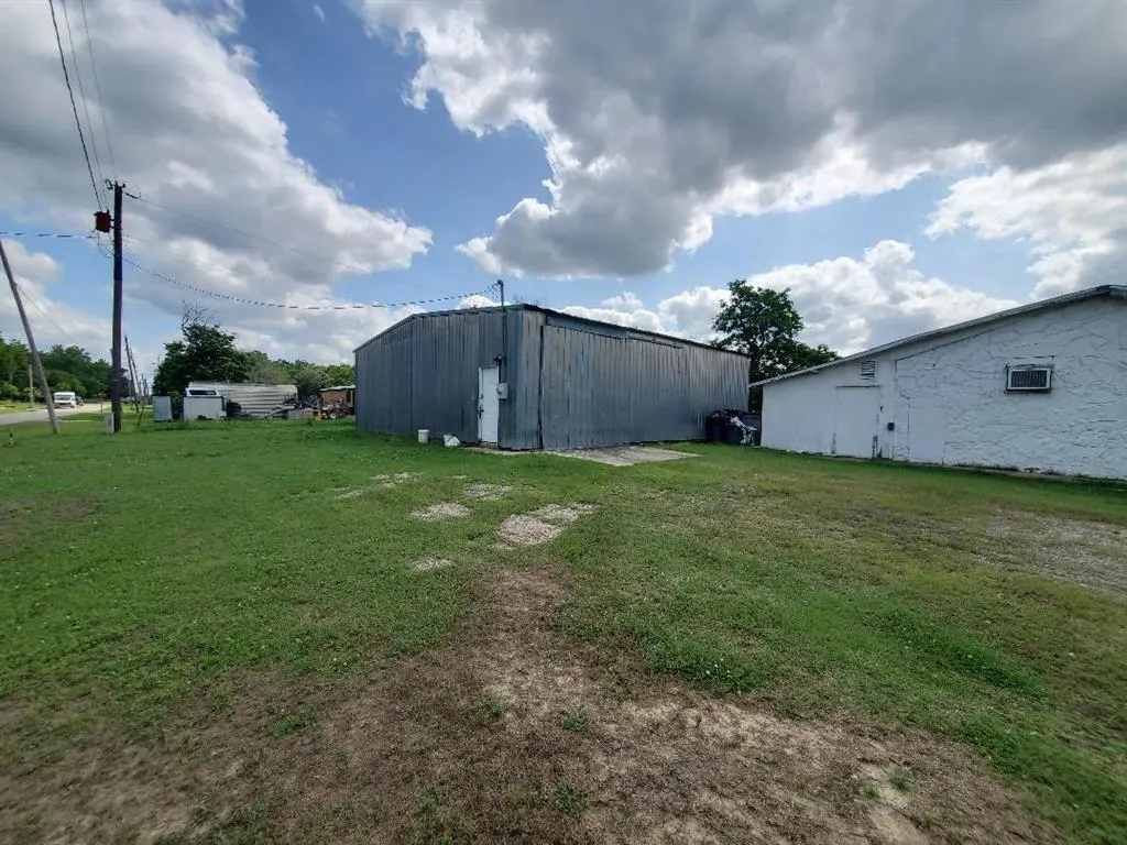 Photo 14 — 225 E Columbia Street, Okemah, OK 74859