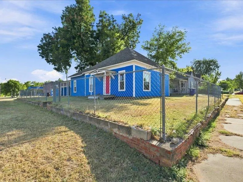 Photo 2 — 1101 W Warner Avenue, Guthrie, OK 73044