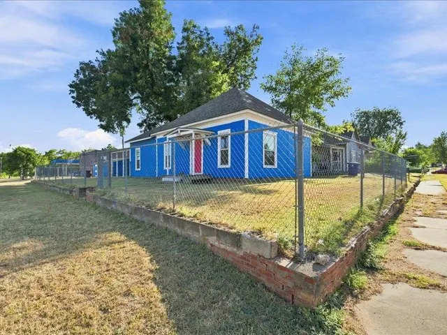 Photo 2 — 1101 W Warner Avenue, Guthrie, OK 73044