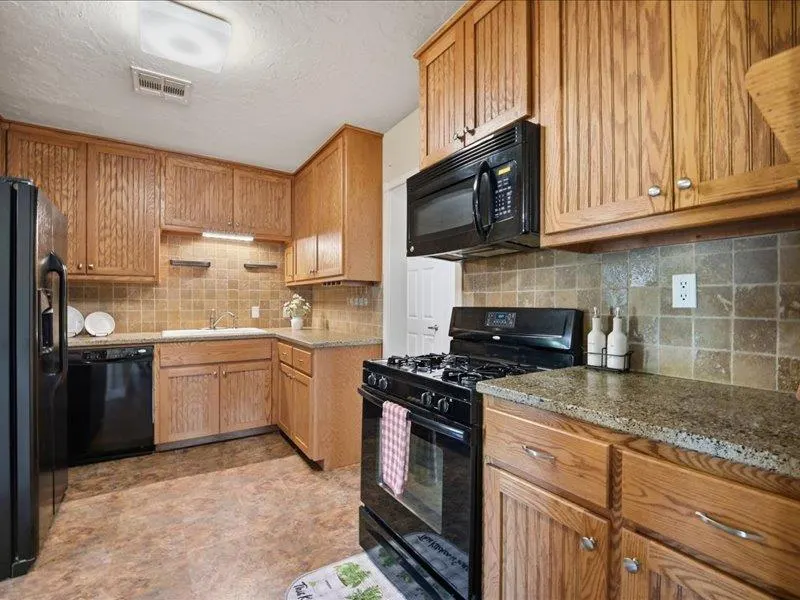 Photo 13 — 1101 W Warner Avenue, Guthrie, OK 73044
