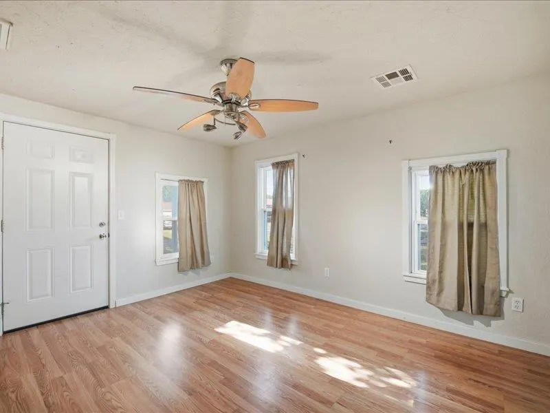 Photo 21 — 1101 W Warner Avenue, Guthrie, OK 73044