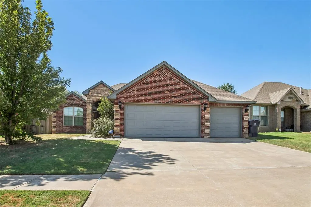 Front exterior — 10920 SW 36th Street, Yukon, OK 73099