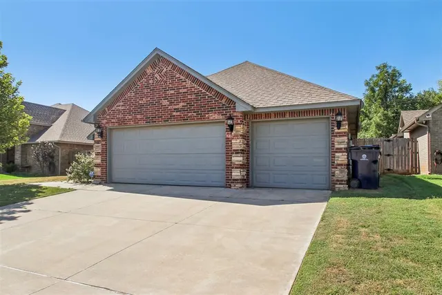Photo 2 — 10920 SW 36th Street, Yukon, OK 73099