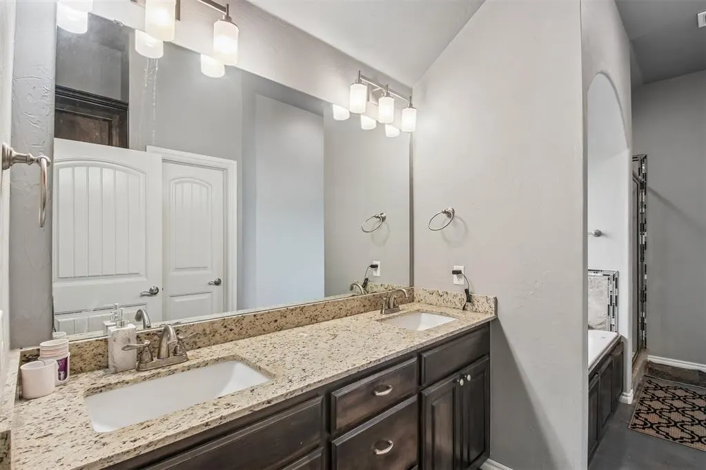 Photo 12 — 10920 SW 36th Street, Yukon, OK 73099