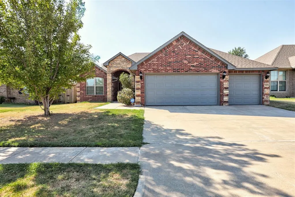 Front exterior — 10920 SW 36th Street, Yukon, OK 73099