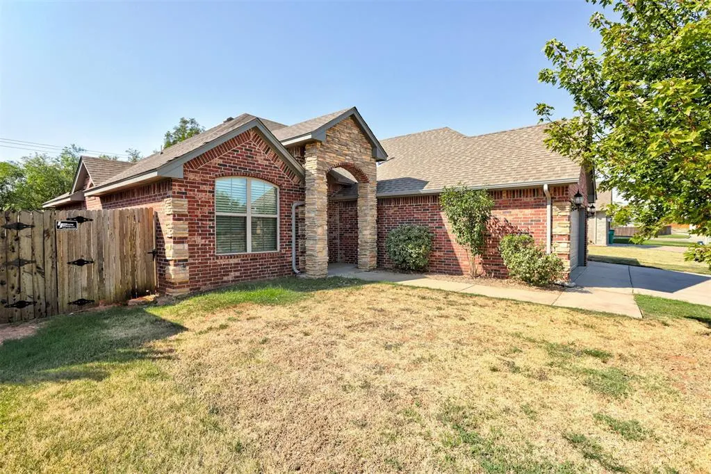 Photo 3 — 10920 SW 36th Street, Yukon, OK 73099