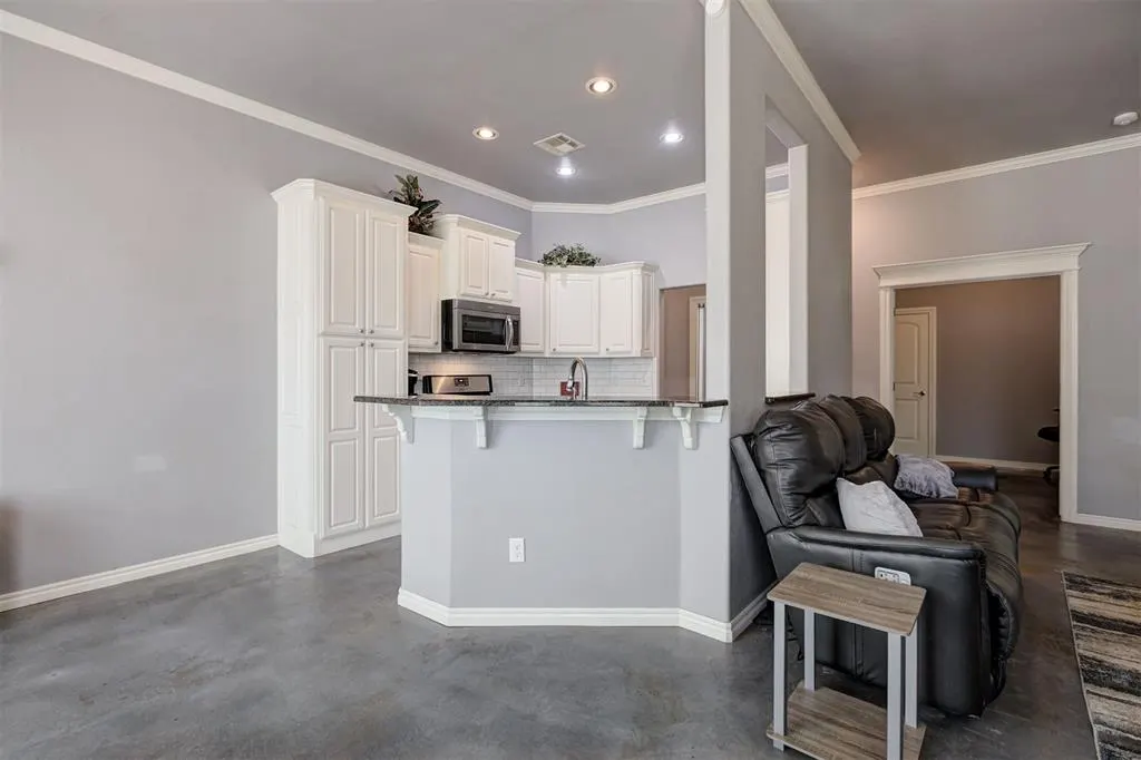 Photo 13 — 10920 SW 36th Street, Yukon, OK 73099