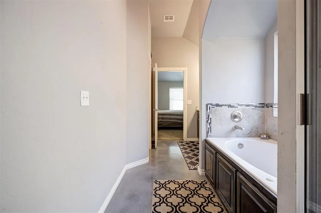 Photo 22 — 10920 SW 36th Street, Yukon, OK 73099