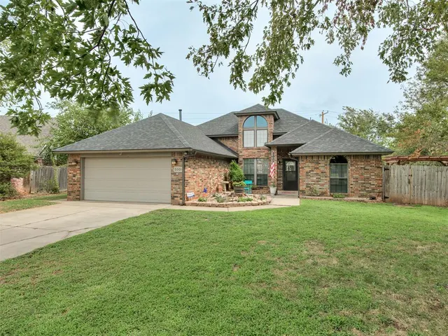 Photo 2 — 5001 Ladbrook Street, Norman, OK 73072
