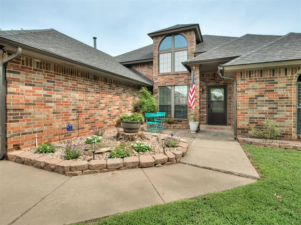 Photo 3 — 5001 Ladbrook Street, Norman, OK 73072