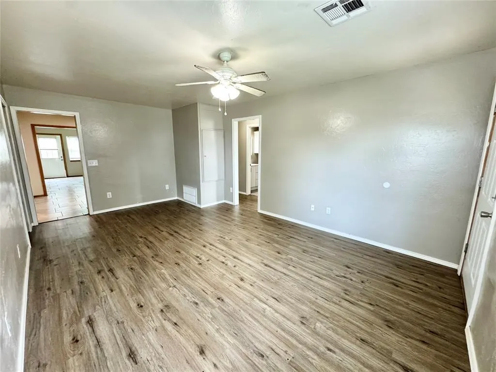 Photo 5 — 2411 N Clarke Street, Choctaw, OK 73020